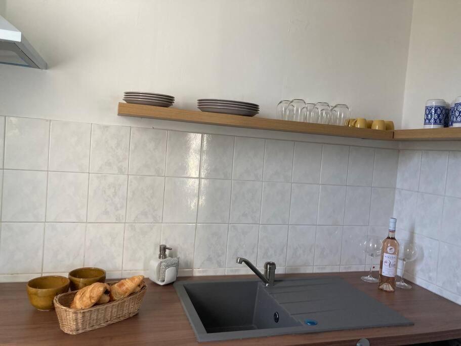 Cozy Studio With Balcony And Free Parking Αιξ-αν-Προβάνς Εξωτερικό φωτογραφία
