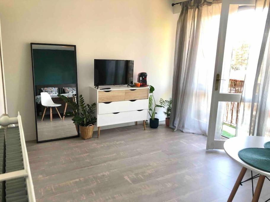Cozy Studio With Balcony And Free Parking Αιξ-αν-Προβάνς Εξωτερικό φωτογραφία